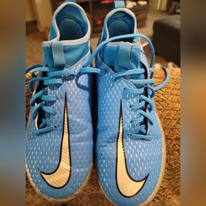 Nike Boys Phantom GT.
